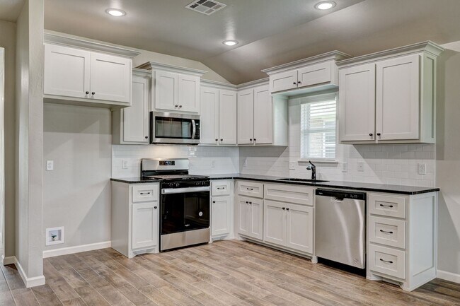 Building Photo - 618 Juniper St