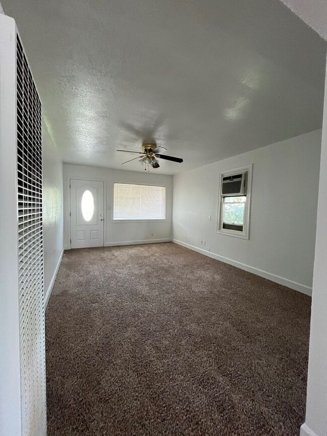 Building Photo - Charming little home in Anderson