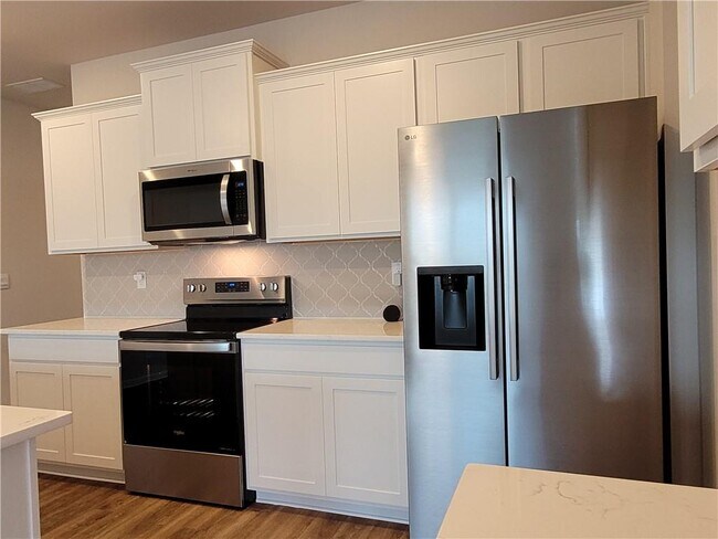 Building Photo - 310 Sound Cir