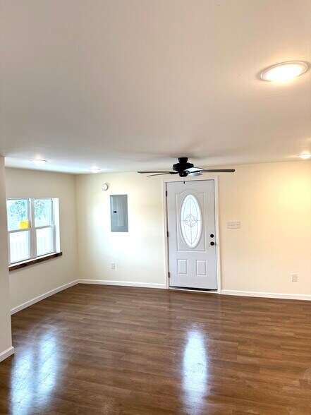 Building Photo - 1235 Bloom Rd