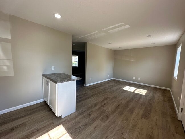 Building Photo - 113 Evergreen Pl