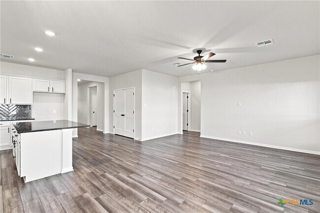 Building Photo - 2827 Fox River Dr