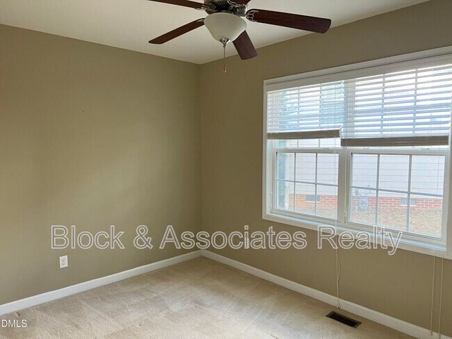 Building Photo - 936 Bentbury Way
