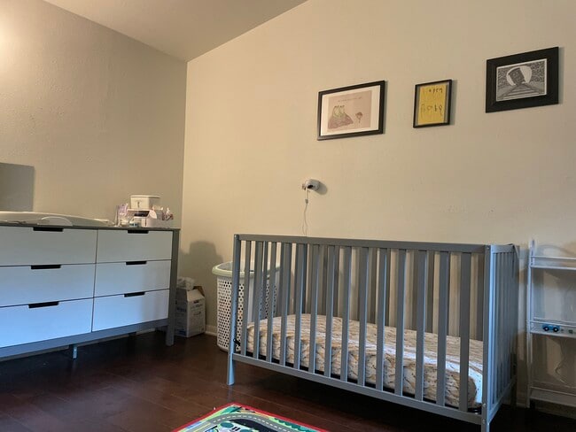 Building Photo - 1721 N High Point Rd