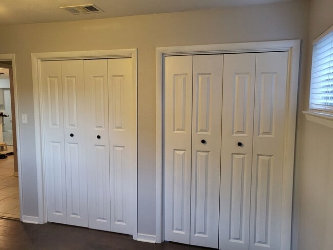 Building Photo - 1713 Chip-N-Dale Dr