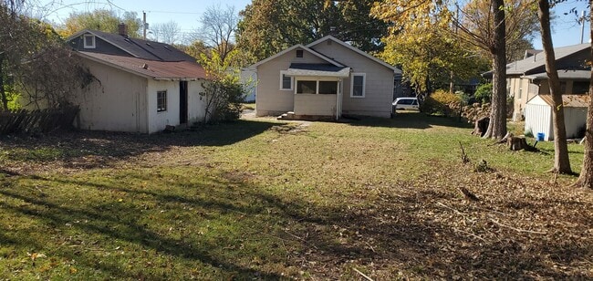 Building Photo - 2 bd, 1 ba house just east of downtown, co...