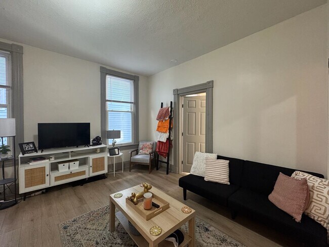 Building Photo - 308 Klotter Ave