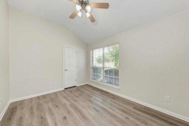 Building Photo - 18420 Dry Brook Loop