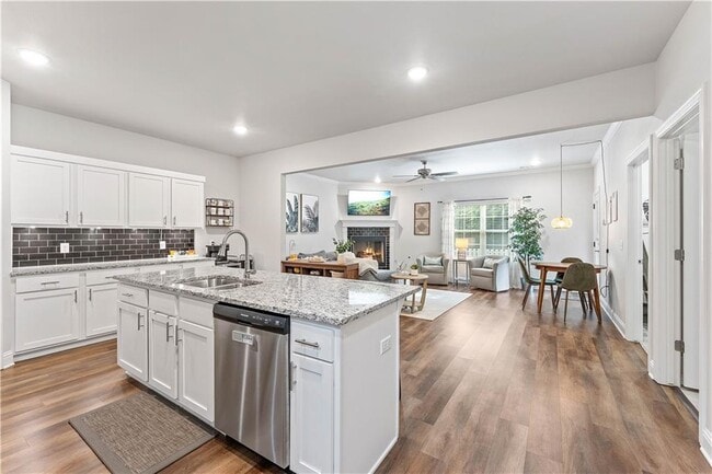 Building Photo - 4407 SW Bison St