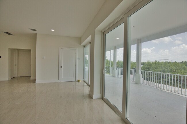 Building Photo - 13064 Via Flavia