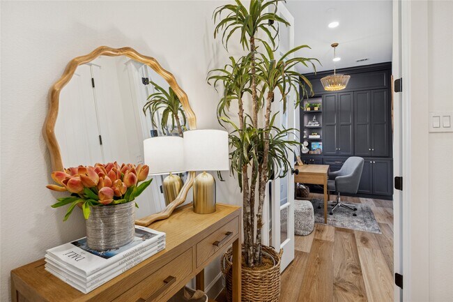 Building Photo - 2031 Sheridan St