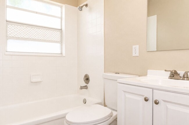 Building Photo - 3 Bedroom, 1 Bathroom Home for Rent in Largo!