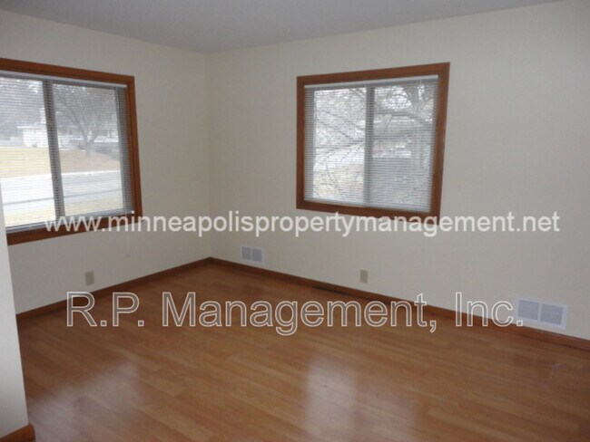 Building Photo - 4200 Valley View Rd