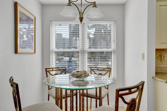 Building Photo - 6080 Bahia Del Mar Cir