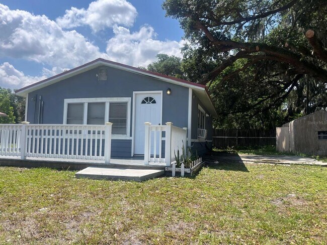 Building Photo - 1400 Dakota Ave