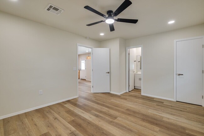 Building Photo - 2416 NW 40th St