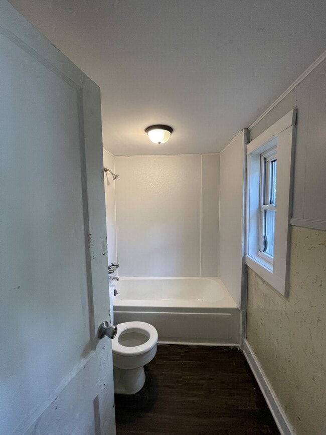 Building Photo - 1720 Portland St