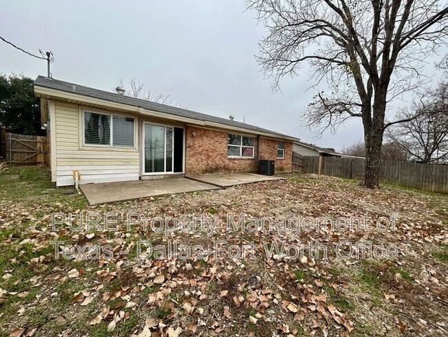 Building Photo - 641 Gallant Fox Dr