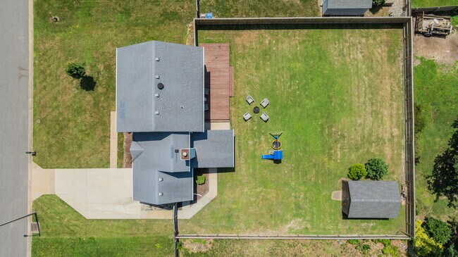 Building Photo - 745 Helmsdale Way