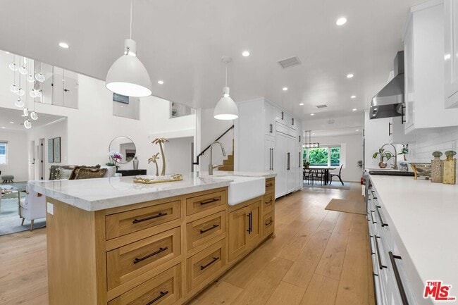 Building Photo - 602 S Lucerne Blvd