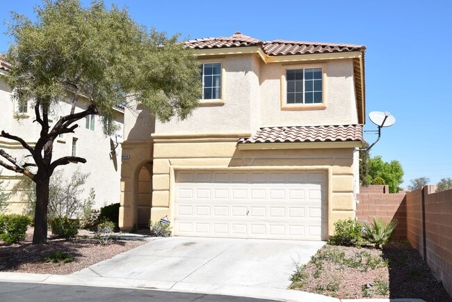 Primary Photo - SPACIOUS AND ELEGANT TWO STORY HOME AT END...