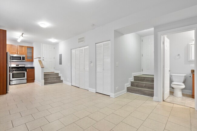 Building Photo - 7530 N Seeley Ave