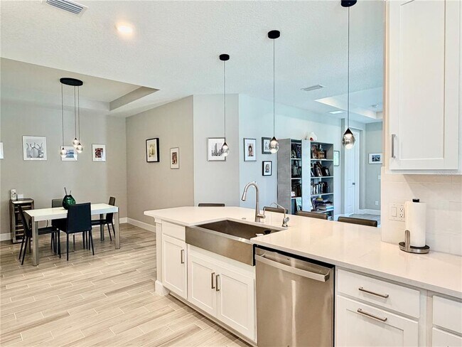 Building Photo - 6111 Mesa Gln