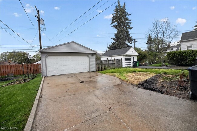 Building Photo - 4874 E 95th St