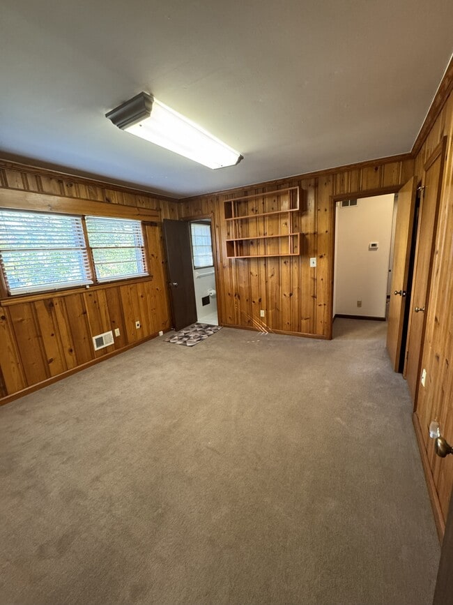 Building Photo - 3820 Orchard Rd SE