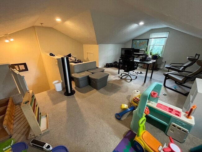 Building Photo - 6 N Park St