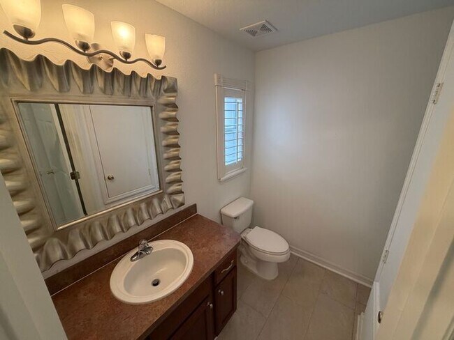 Building Photo - Spacious 3 Bedroom Townhome with Garage in Altamonte Springs