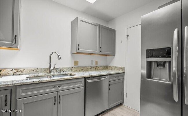 Building Photo - 2909 Waters Edge Ct E