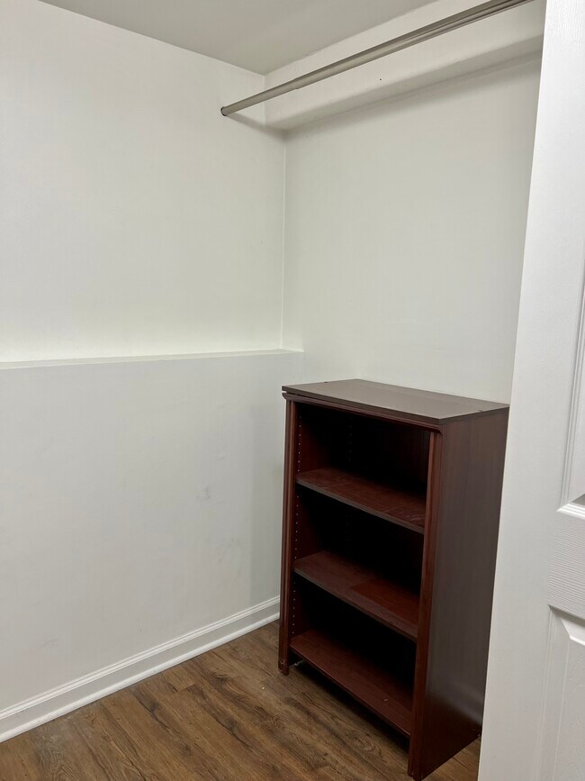 Building Photo - 1833 N Sawyer Ave