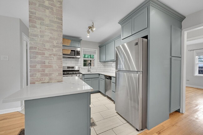 Building Photo - $2,695 - 3 Bed, 1 Bath Updated Home in Den...