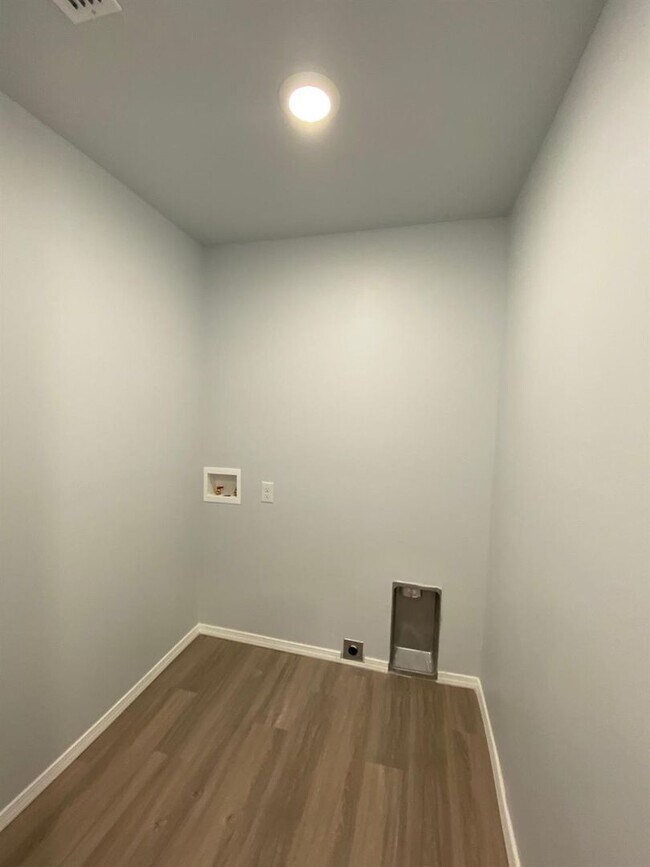 Building Photo - New 3/2/2 Duplex in Northwest Lubbock