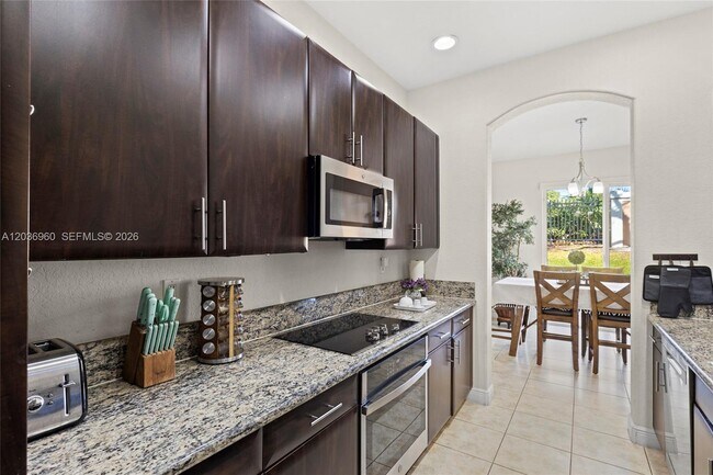 Building Photo - 6959 Julia Gardens Dr