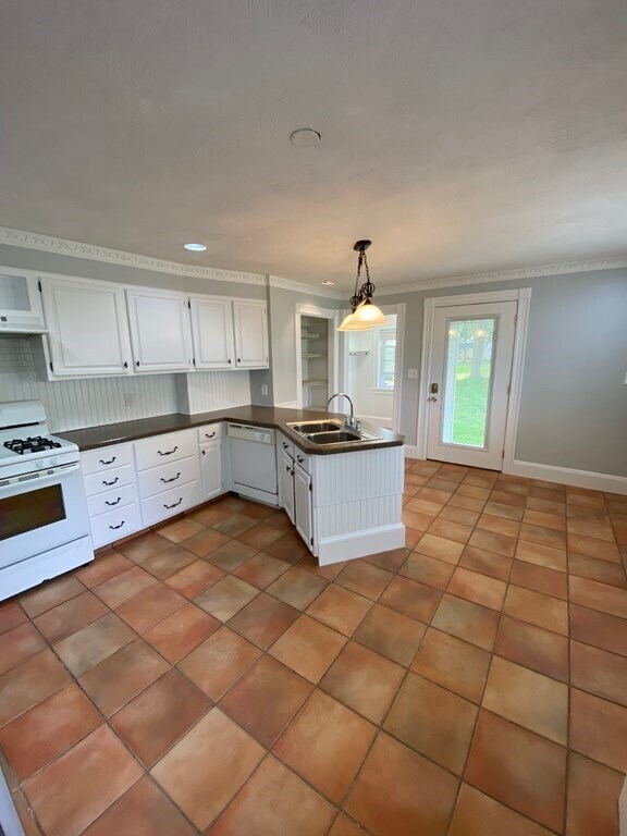 Building Photo - 12 Avon St