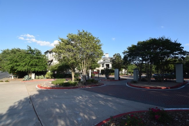 Building Photo - 7701 Rialto Blvd