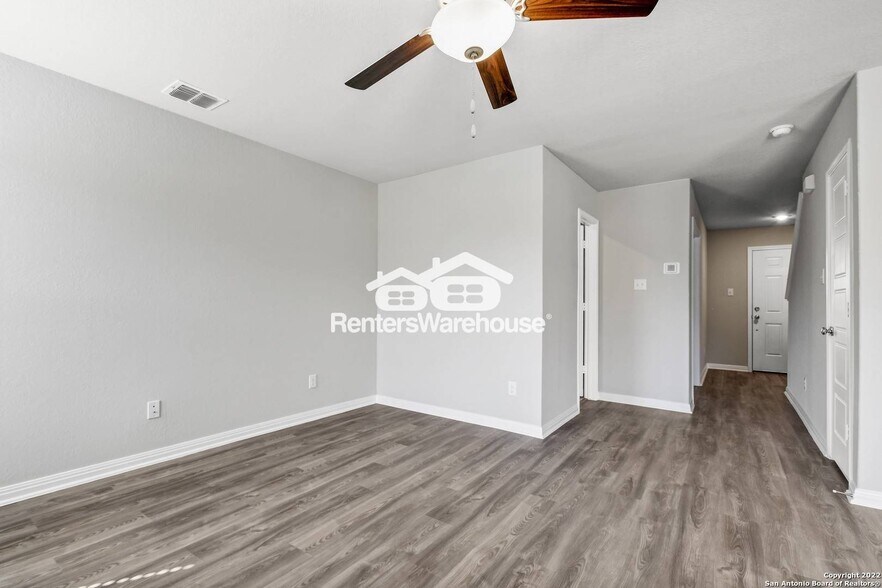 Building Photo - 522 Wild Olive Wy