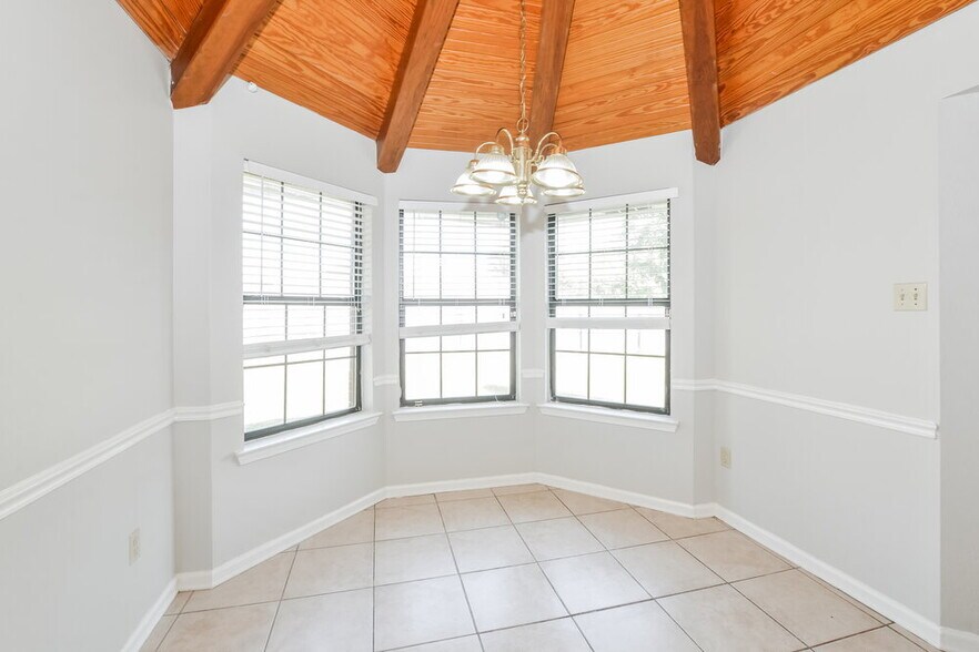Building Photo - 6690 Autumn Wood Cove