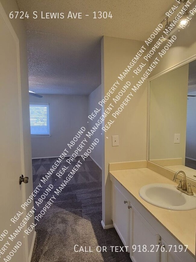 Building Photo - 6724 S Lewis Ave