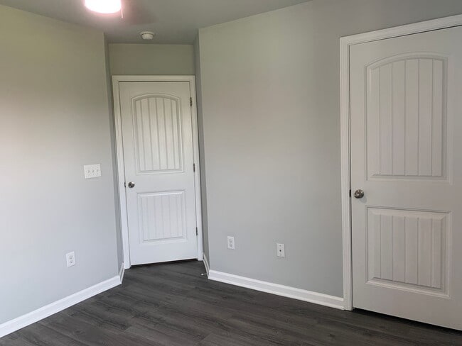 Building Photo - Luxurious Garner Home, Fenced Yard, Commun...