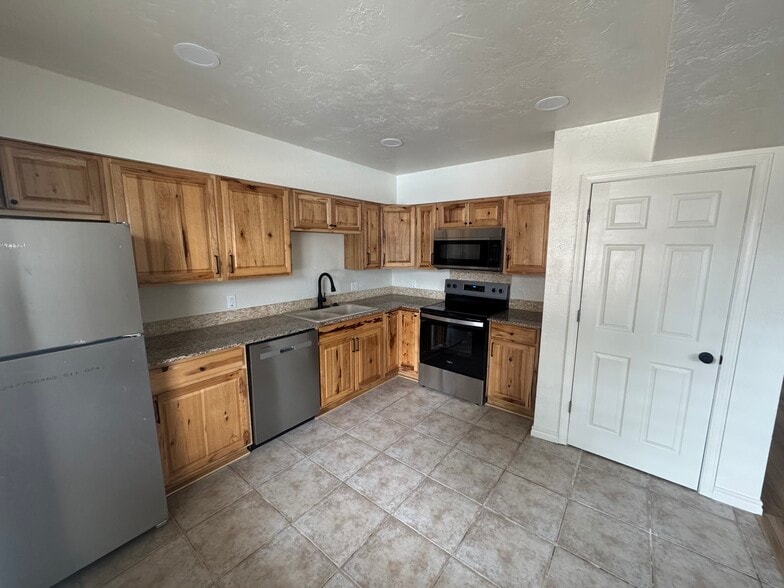 Building Photo - Wilderado Apartments