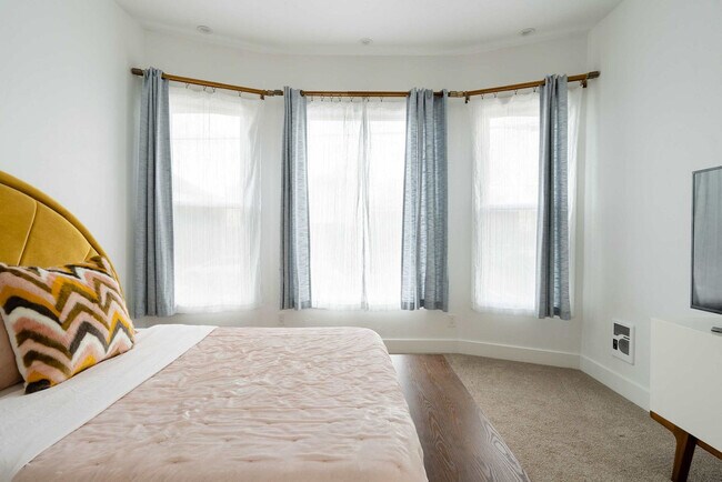 Building Photo - 1425 SE 41st Ave