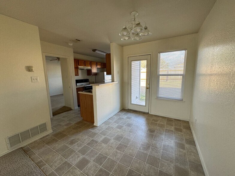 Building Photo - 403 Creek St