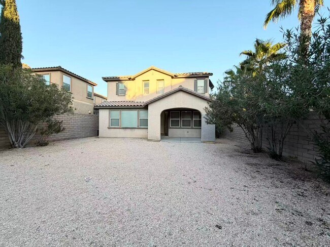 Building Photo - Lovely move-in ready Summerlin community with 3 bedrooms and 2.5 baths House