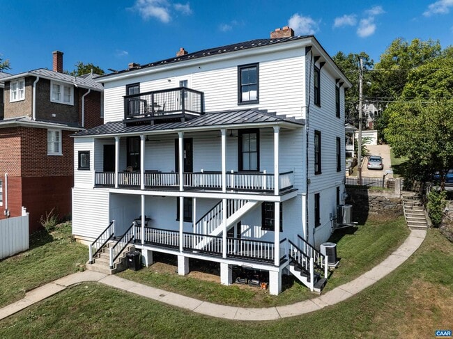 Building Photo - 830 E Beverley St