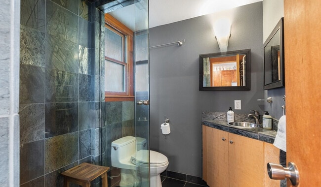 Building Photo - 173 Aloha St