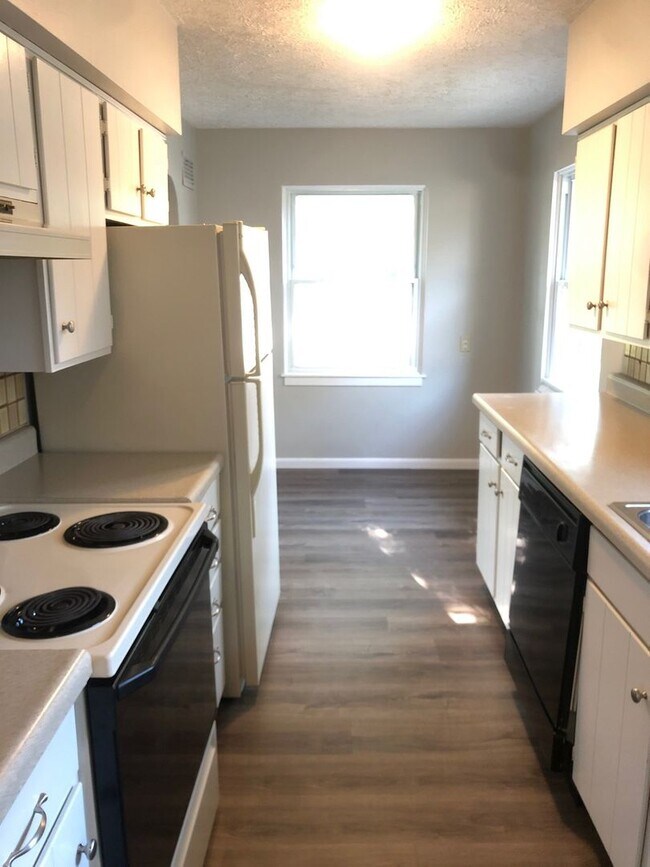 Building Photo - 3-Bedroom Home in a Charming Neighborhood!