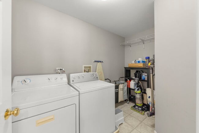 Building Photo - 2020 Juniper Ct